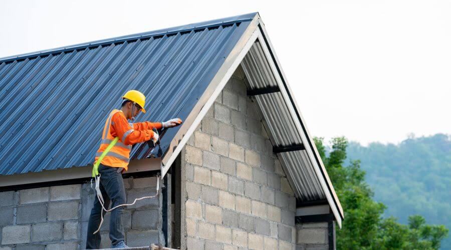Professional residential roofers in Riddle, OR